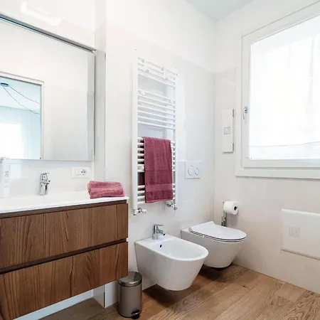 Apartament Sette - By Myhomeincomo *